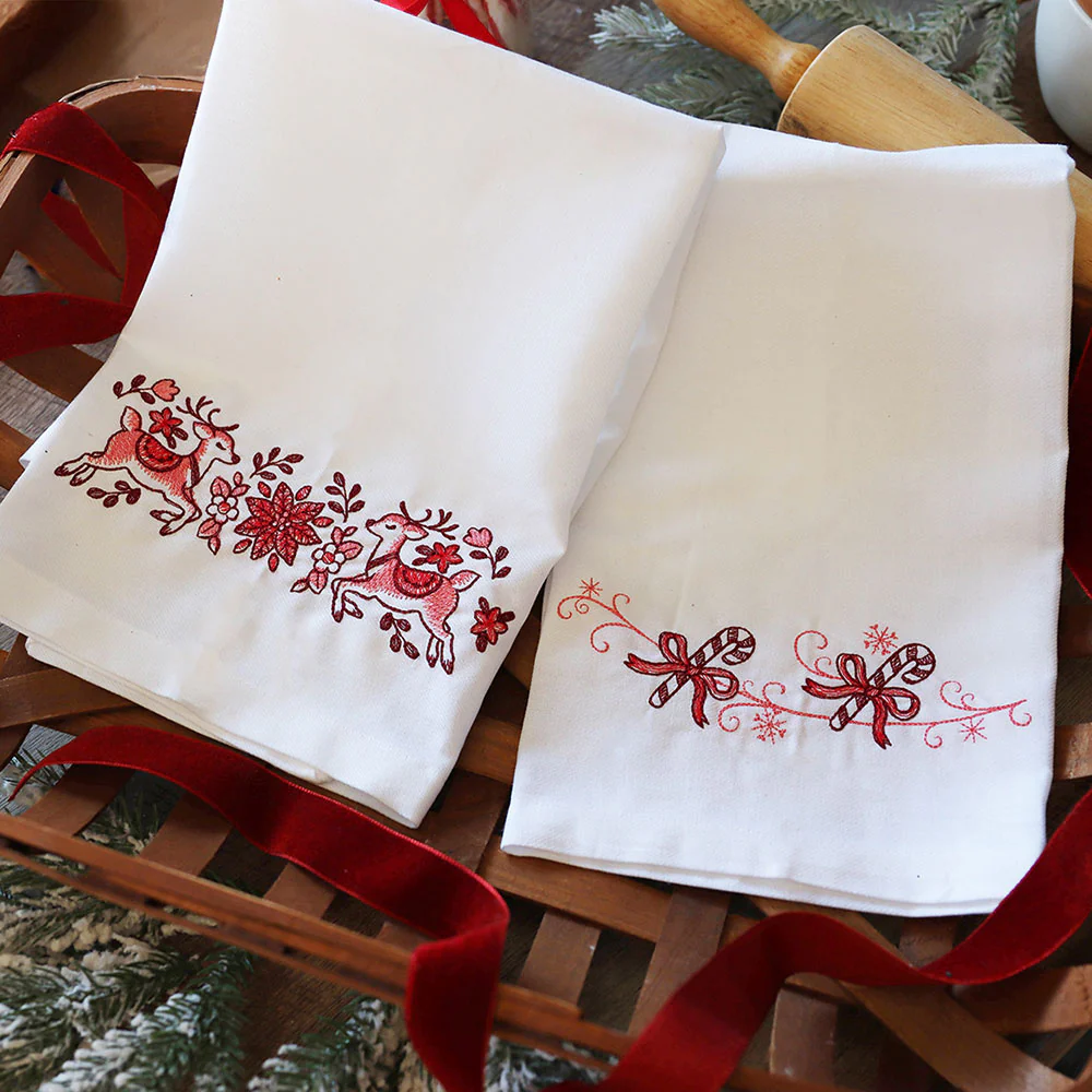 Christmas Delft Poinsettia & Reindeer Border - Image 3