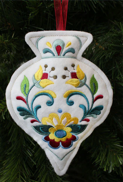 Christmas Vintage Ornament (In-the-Hoop) - Image 3