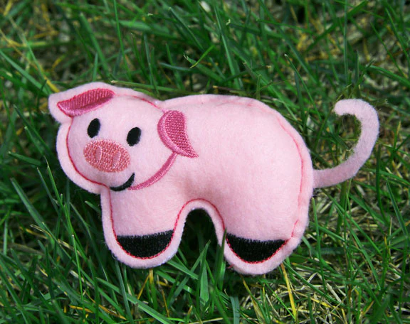 Pig Barnyard Stuffie (In-the-Hoop) - Image 3